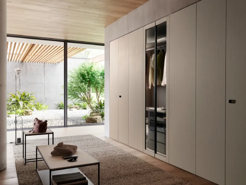 Armadio con ante battenti Anteprima in laccato opaco di Presotto