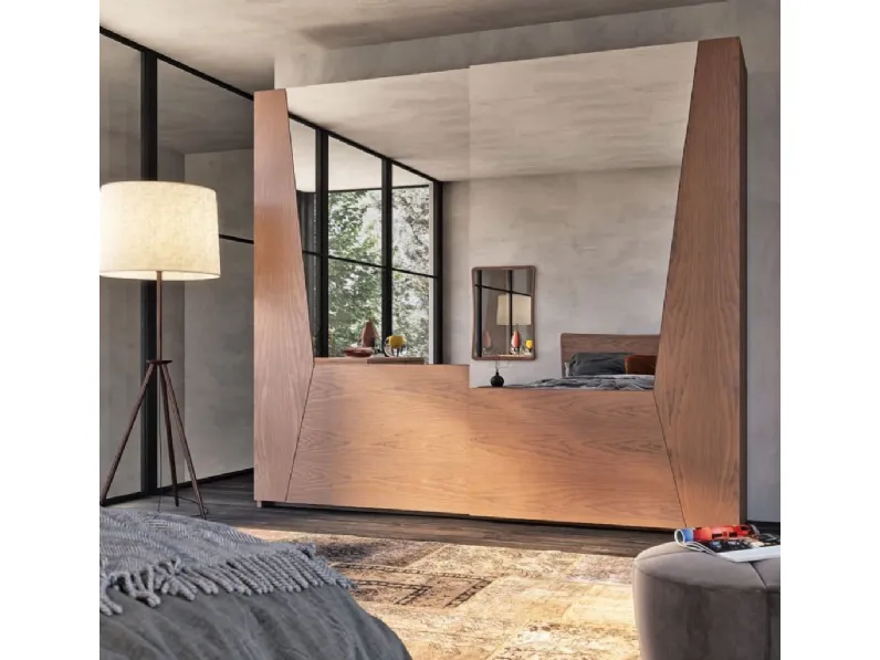 Armadio con ante scorrevoli Rails in frassino con specchio di Betamobili