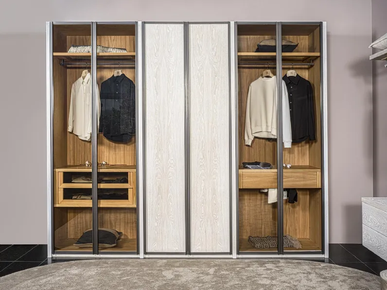 Armadio Riga in listellare e legno massello, con ante a battente in vetro o legno di Riva1920