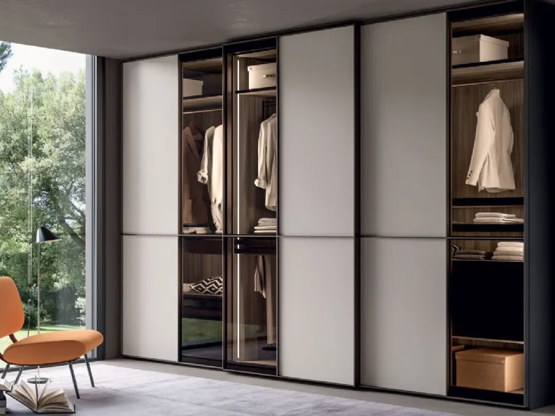 Armadio con ante scorrevoli in laccato opaco e vetro Rimmel Mix di Tagliabue Mobili