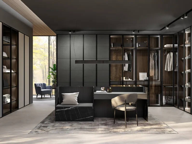 Armadio moderno con struttura in alluminio e ante in vetro, ecopelle e laccato Shine di GF Interiors