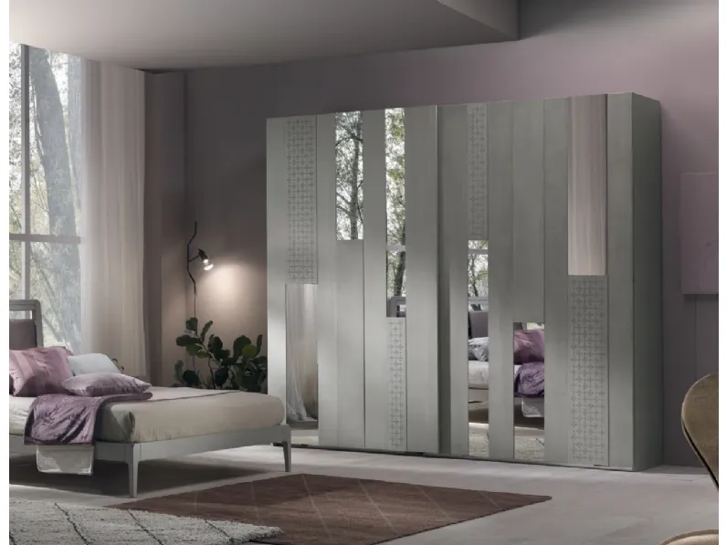 Armadio con ante scorrevoli Skyline in legno e specchi di Betamobili