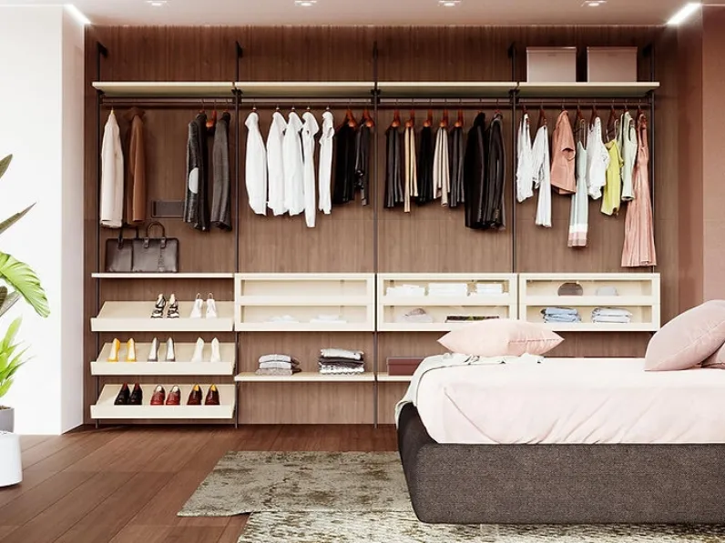 Armadio Stilos attrezzato con ripiani, tubo appendiabiti, portascarpe e cassettiere con frontali in legno e vetro di Foresi Mobili