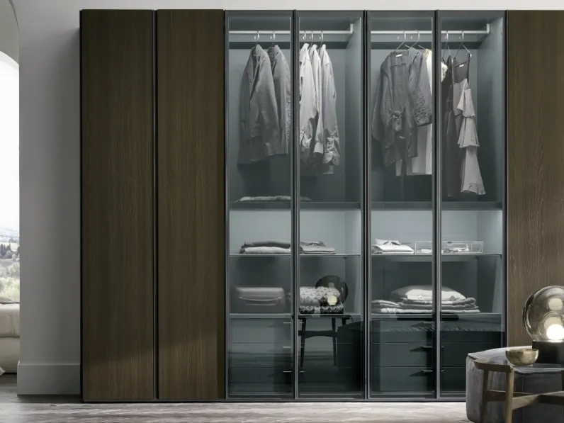 Armadio Metropolis in materico rovere termocotto con ante in materico rovere termocotto e vetro fumé 363 di Tomasella