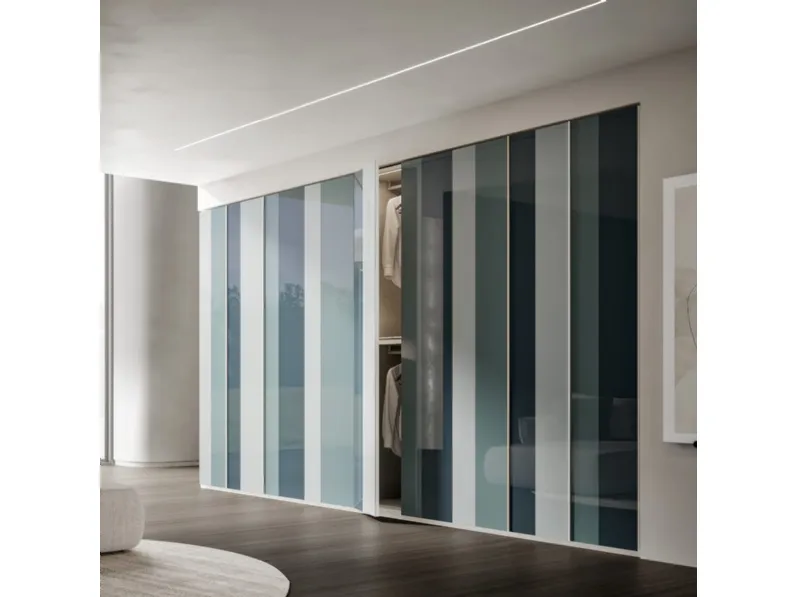 Armadio con ante battenti Vela in vetro lucido laccato di Veneran