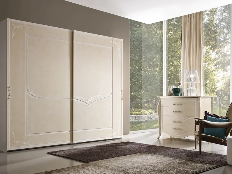 Armadio a muro Vivienne finitura spugnato Avorio con patina e decori Bianchi di Ferretti e Ferretti