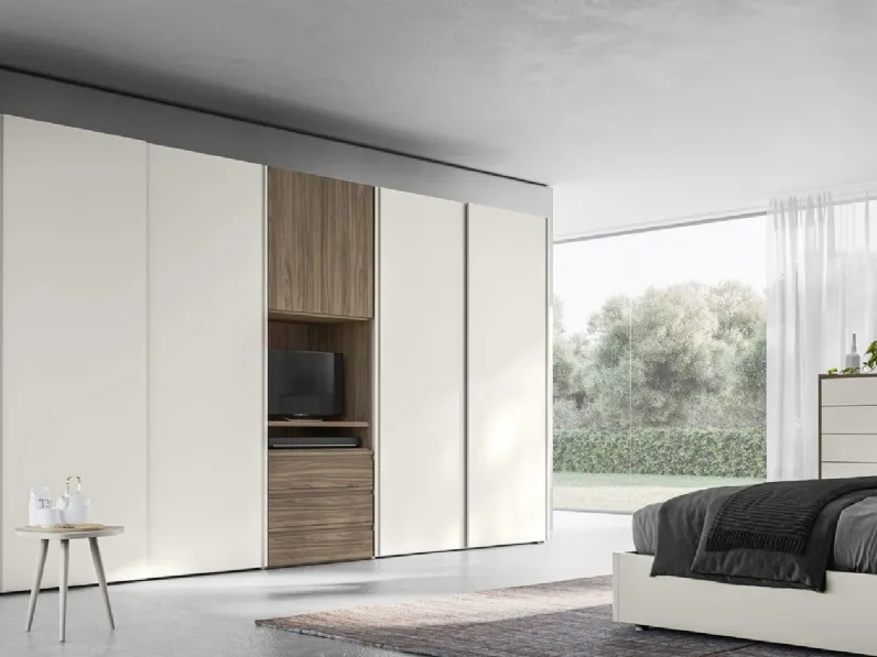 Armadio Scorrevole Happy ZN18 con vano porta TV finitura Perla e Noce di Marka Total Living