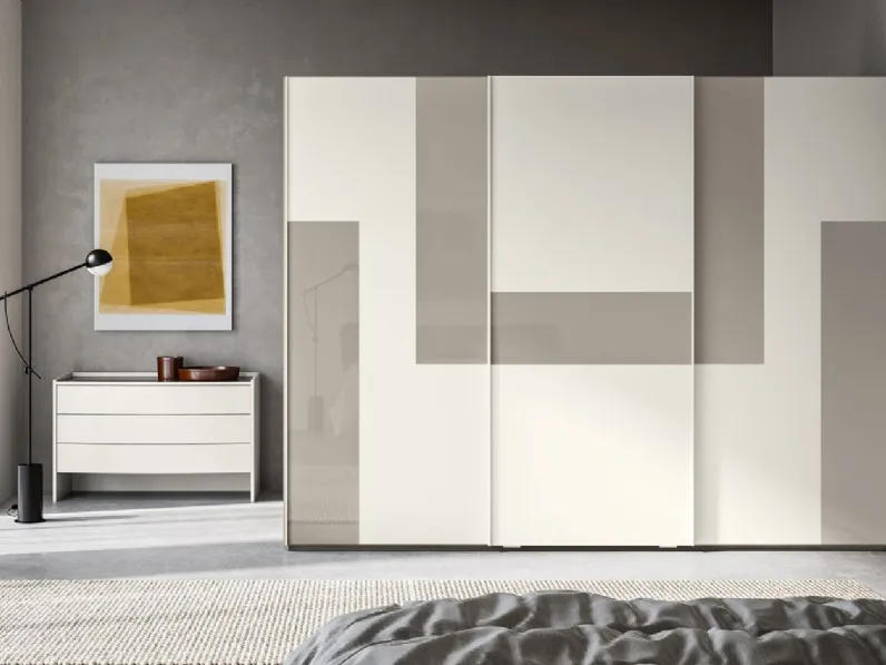 Armadio Scorrevole Logic ZN24 finitura Perla con fasce retrolaccate in metacrilato Nuvola di Marka Total Living