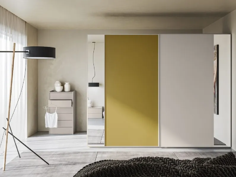 Armadio Scorrevole Elite ZN25 in laccato Verde Senape, finitura Nuvola e Specchio argentato di Marka Total Living