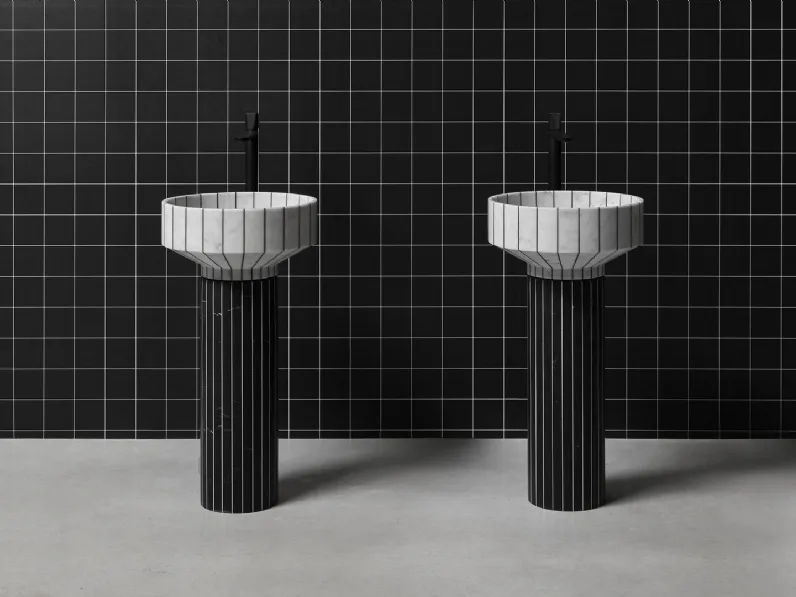 Lavabo a colonna in marmo bianco e nero a contrasto 024 di Antoniolupi