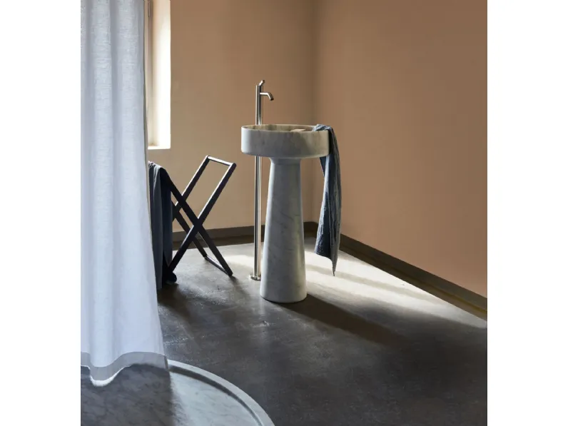Lavabo a colonna in marmo Bjhon di Agape