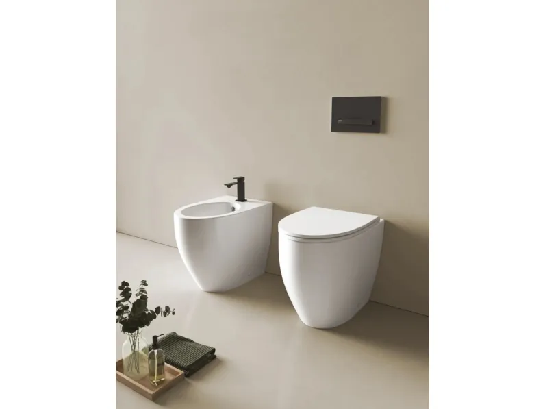 Sanitari a terra Bob in ceramica di Disenia