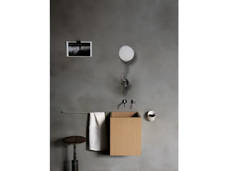 Lavabo a parete in legno Cube di Agape