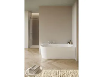 La vasca da bagno in appoggio Dhelia di Disenia
