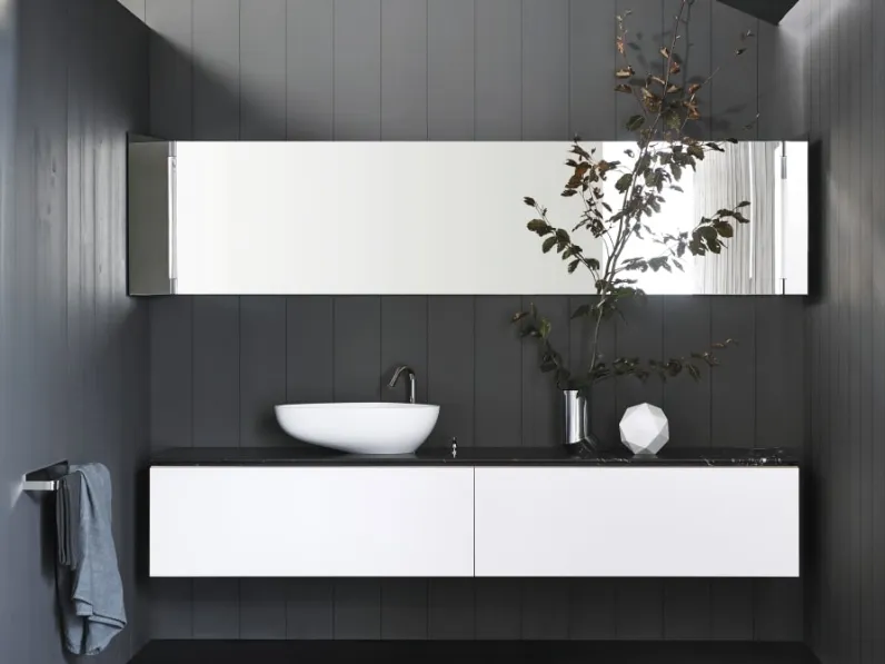 Mobile da Bagno sospeso in laccato opaco bianco e top in marmo nero Flat XL composizione 06 di Agape