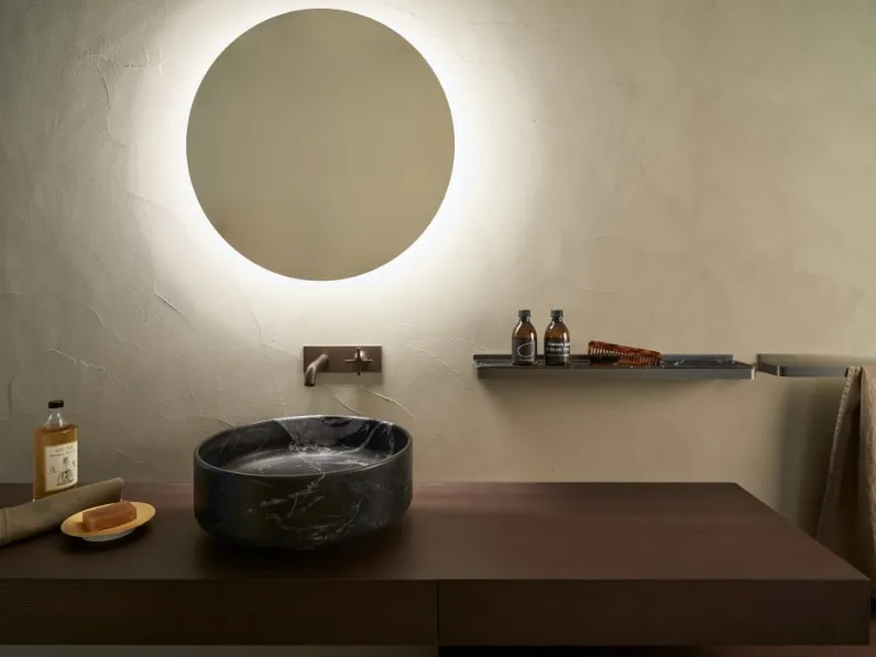 Mobile da Bagno sospeso in legno con lavabo in marmo nero Flat XL composizione 10 di Agape