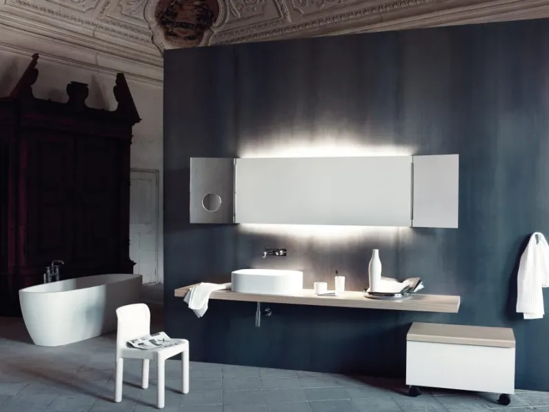 Mobile Bagno da appoggio su ruote in legno e laccato bianco opaco Flat XL composizione 18 di Agape