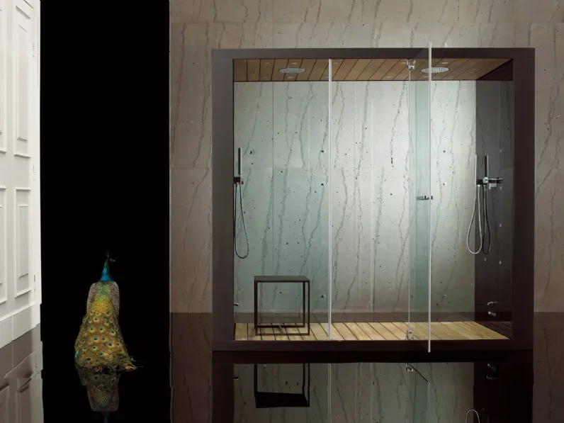 Hammam Wellbox con porta in vetro battente e pavimento con doghe in legno di Megius