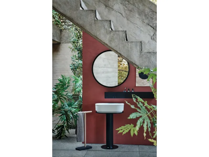 Lavabo in Cristalplant con colonna in metallo Immersion di Agape