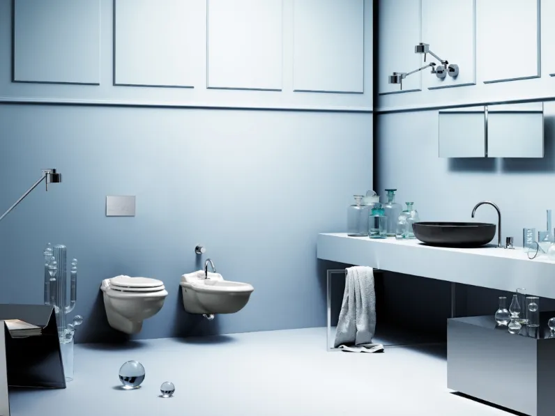 Arredo bagno Jubilaeum 02 con sanitari sospesi e lavabo da appoggio in ceramica di Azzurra Ceramica