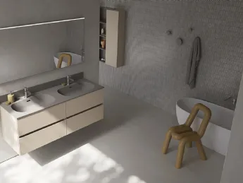 Il mobile sospeso Tris 04 di Kios è un mobile da bagno moderno e funzionale.