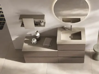Il mobile da bagno Tris 07 di Kios unisce design essenziale e funzionalità per il tuo spazio relax.