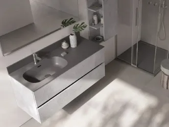 Il mobile sospeso Tris 08 di Kios unisce design e funzionalità.