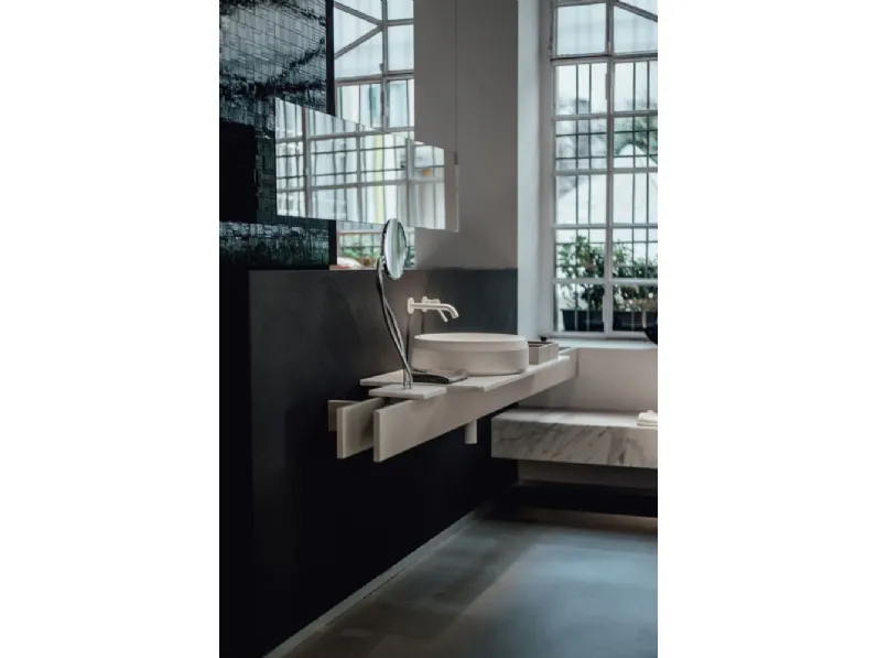 Lavabo con piano sospeso in marmo Lariana di Agape