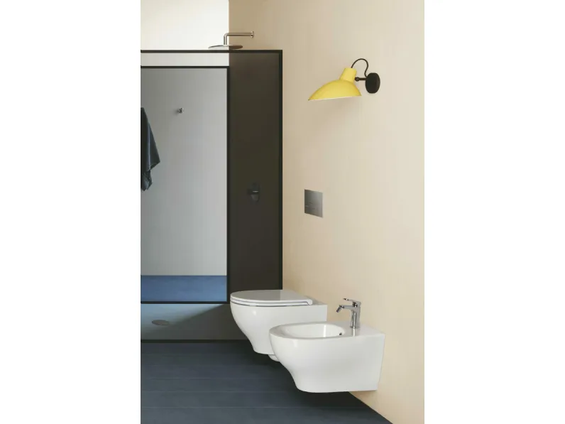 Sanitari sospesi in ceramica bianca Pratica 02 di Azzurra Ceramica