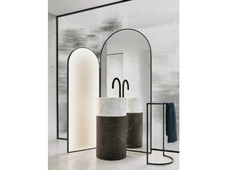 Lavabo Verticale in marmo bianco di Carrara e marmo Grafite Roma 24 02 di Milldue