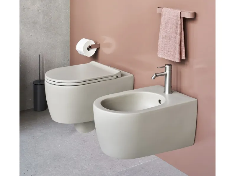 WC e Bidet sospesi Smile di Ceramica Cielo