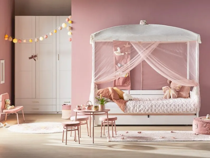Cameretta con letto a baldacchino Farfalle di Lifetime Kidsroom
