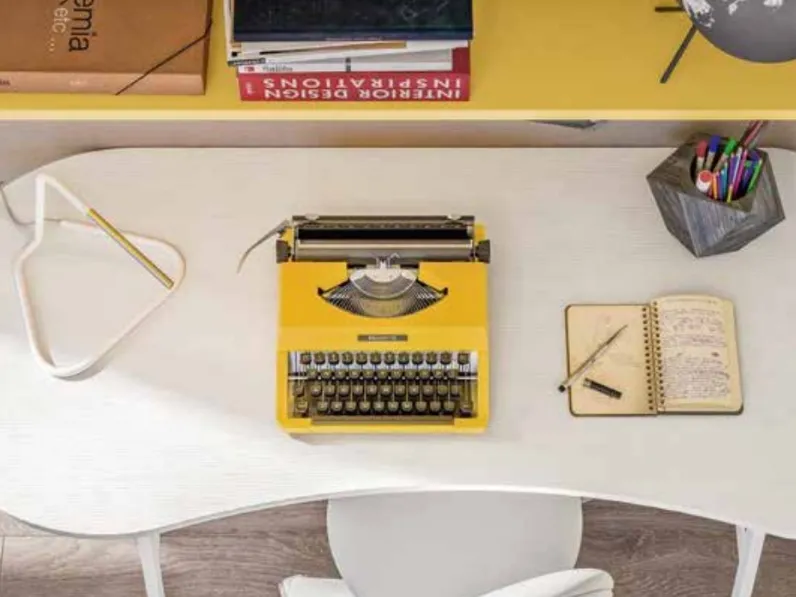 Cameretta a ponte con scrittoio a muro e mensole gialle Mya Comp 13 di Mab