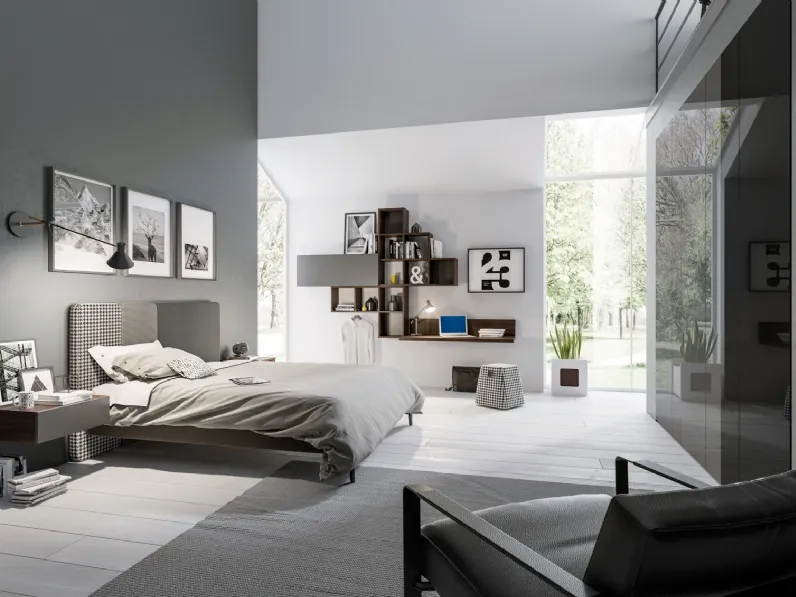 Cameretta con armadio in vetro laccato e letto matrimoniale con testata in tessuto Comp 344 di Tumidei