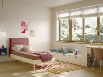 La cameretta Golf K104 di Colombini Casa è una soluzione completa e funzionale per la stanza dei bam