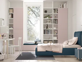 La cameretta Golf-K114 di Colombini Casa è un'opera di design essenziale e funzionale.