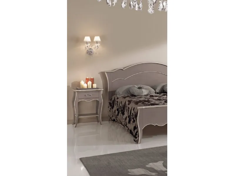 Comodino a un cassetto e un ripiano decorato con finitura tortora anticato e profili colore avorio antico1480-A di Zanini