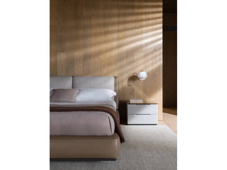 Comodino 7070 in laccato opaco e legno di Molteni & C