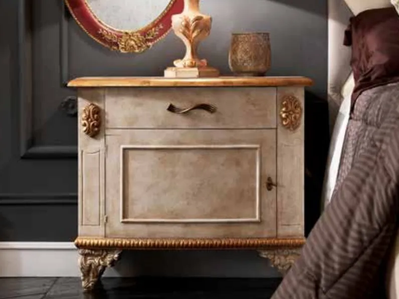 Comodino in legno intagliato Art 2501 di Vittorio Grifoni