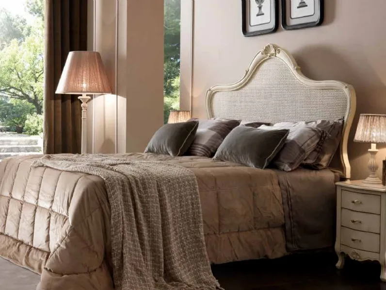 Comodino classico in legno a tre cassetti Art 2506 di Vittorio Grifoni