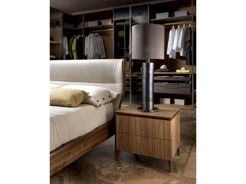 Comodino Leonardo L113 in Noce massello con piedini di Arte Brotto