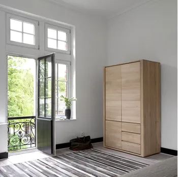 Cassettiera Shadow in rovere di Ethnicraft