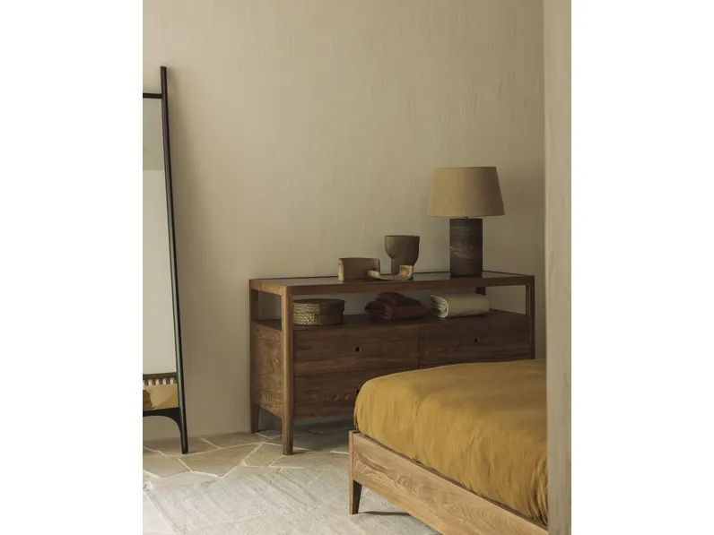 Cassettiera Spindle in teak rigenerato di Ethnicraft