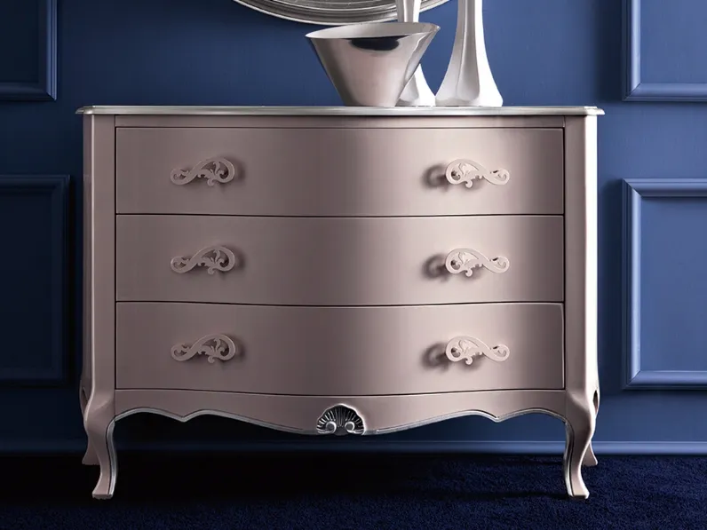 Comò in massello di tiglio intagliato e levigato a mano con top in MDF e maniglie decorative in ferro taglio laser Gemma di Cortezari