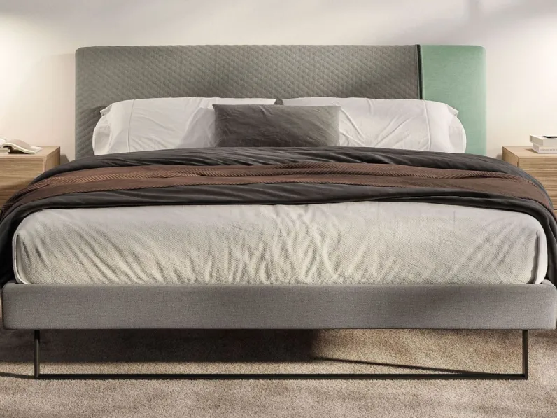 Comodino in rovere nodato Velvet di Spagnol Mobili