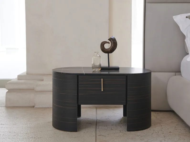 Comodino Charlie in legno con top in marmo di Conte