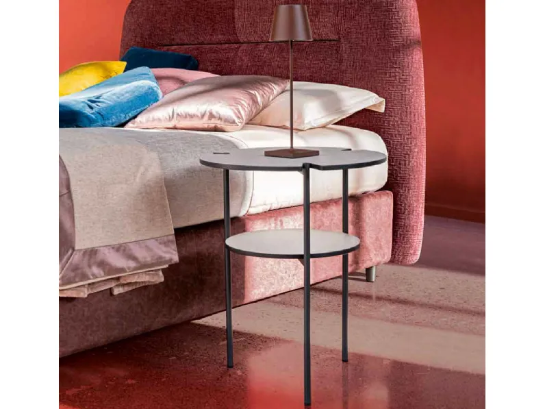 Comodino Dafne 02 con top in melaminico effetto gesso e struttura in metallo di Nefi Italia 