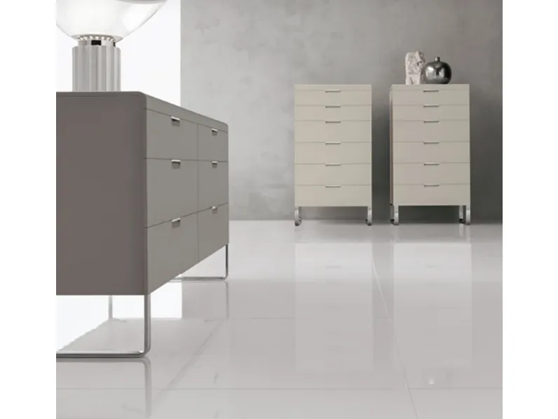 Gruppo Notte Esprit in laccato opaco con base in acciaio di Alivar