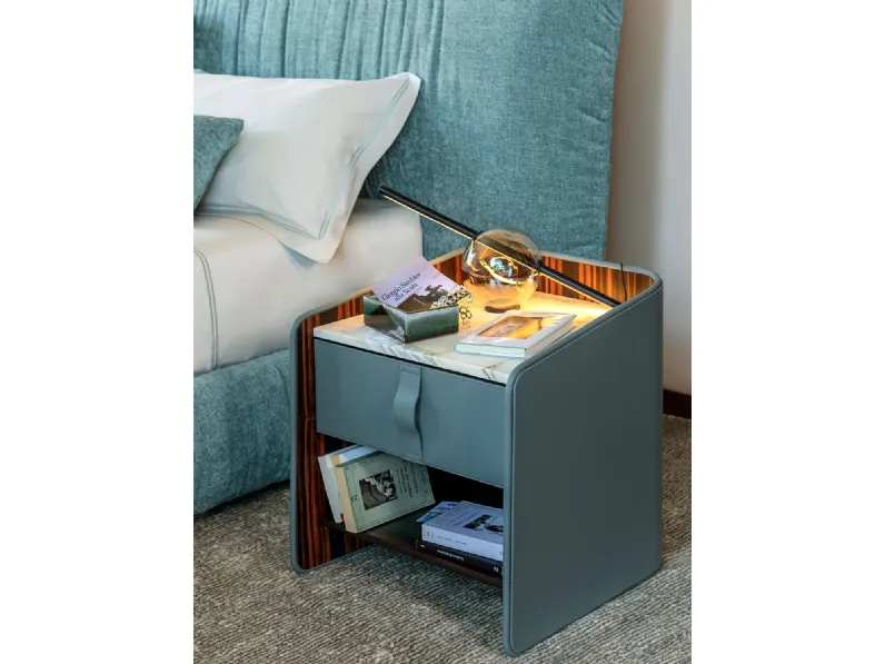 Comodino rivestito in pelle Gentleman di Flou