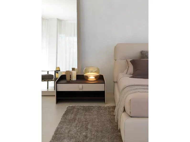 Comodino rivestito in pelle Gentleman di Flou